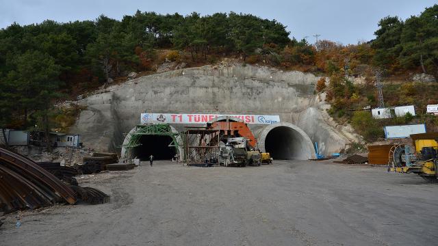 45 dakikalık ulaşımı 5 dakikaya düşürmesi hedeflenen 2 tünelde çalışmalar sürüyor.