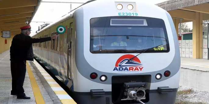 Adaray Treni ilk seferine, Ulaştırma ve Altyapı Bakan Yardımcısı Osman Boyraz ve TCDD Genel Müdürü Ufuk Yalçın’ın katılımıyla uğurlandı.