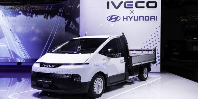 Hyundai, Avrupa pazarı için Iveco ile birlikte geliştirdiği eMoovy adlı elektrikli ticari aracını tanıttı.