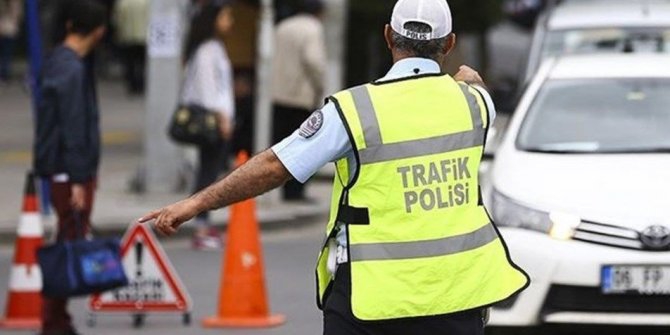 İstanbul Maratonu bugün tarihinde ilk kez Avrupa’dan Asya’ya koşularak gerçekleştiriliyor. Yarış nedeniyle İstanbul'da bazı yollar trafiğe kapatıldı.