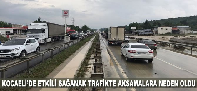 Kocaeli’de etkili sağanak trafikte aksamalara neden oldu