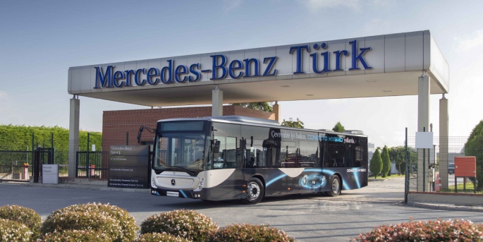 Mercedes-Benz Conecto Hybrid, geleneksel dizel motorlu Conecto modeline göre yüzde 6,5’e varan yakıt tasarrufu sağlıyor. 