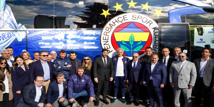 Mercedes-Benz Travego 15 2+2’nin teslimatı; Fenerbahçe Spor Kulübü’nün Samandıra Can Bartu Tesisleri’nde gerçekleştirildi.