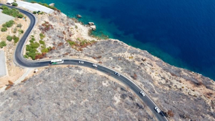 Mersin ile Antalya'yı keskin virajlı yollardan kurtaracak Akdeniz Sahil Yolu Projesi, iki kentin turizm, ticaret ve tarımdaki iş birliğini artıracak.