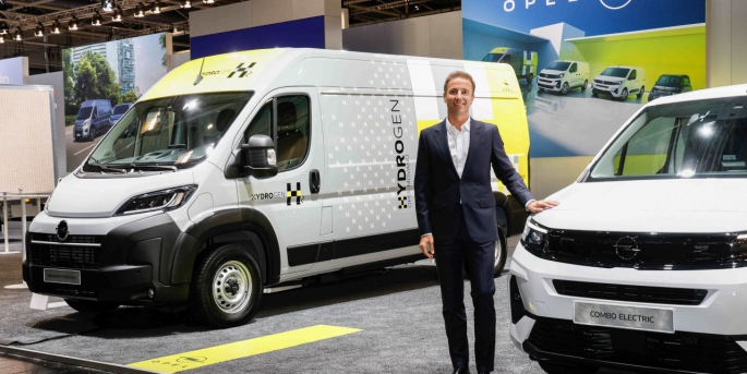 Movano, ilk kez 500 kilometrenin (WLTP) üzerinde menzile sahip hidrojen yakıt hücreli yeni Movano HYDROGEN versiyonuyla tanıtıldı.