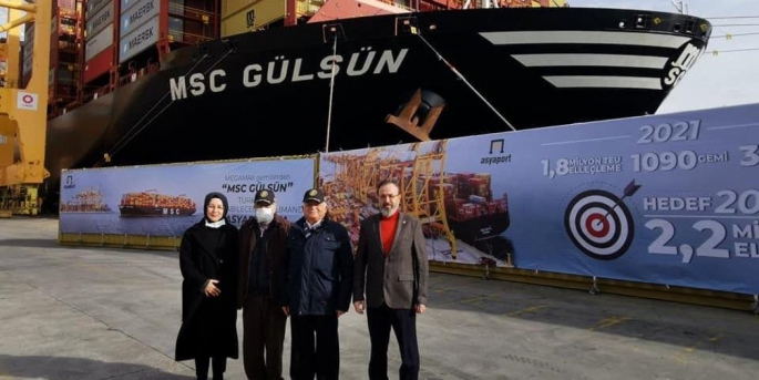 MSC GÜLSÜN’ün ilk uğrağı için düzenlenen törene, geminin isim annesi ve MSC CEO’su Diego APONTE’nin kayınvalidesi Gülsün SOYUER de katıldı.