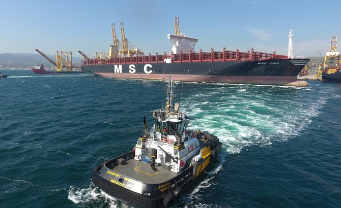 MSC TINA, Beşiktaş Tersanesi’ne yanaştı. Gemi, burada bakım onarıma girecek.