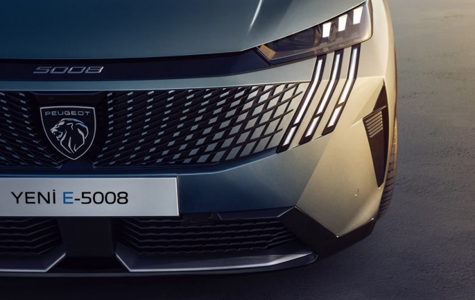 PEUGEOT, yeni nesil 7 koltuklu SUV modeli 5008 ve E-5008' i Türkiye’de satışa sundu.