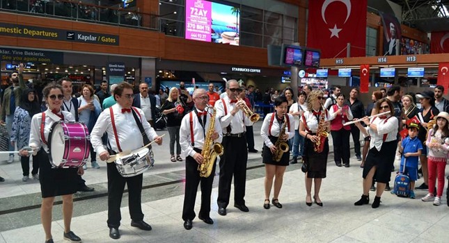 SABİHA GÖKÇEN’DE BAYRAM BÖYLE KUTLANDI