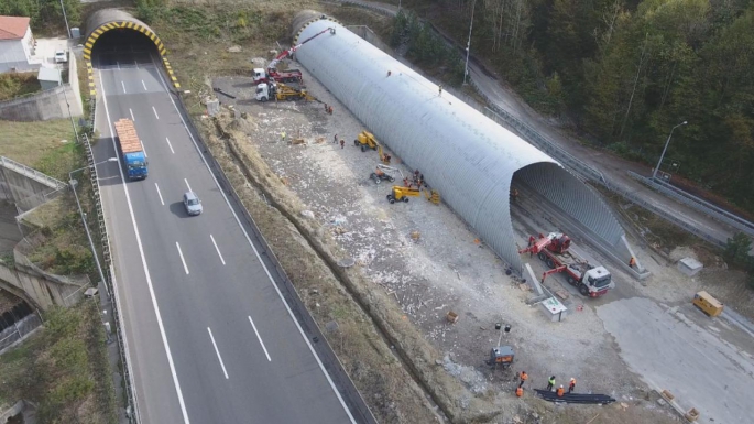 Savaş Bayındır, Bolu Dağı Tüneli İstanbul yönünde tüpün uzatılması için çalışma yapılacağını bildirdi.