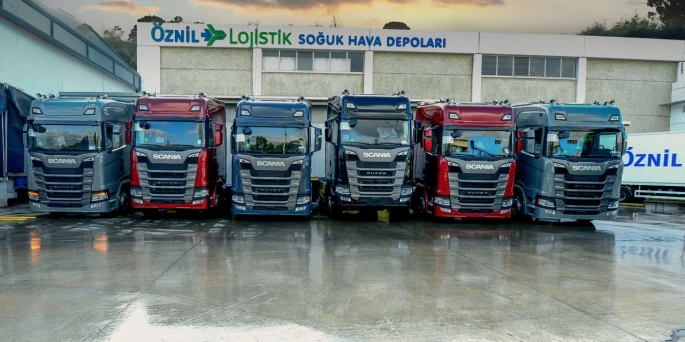 Scania yılın ilk teslimatını Öznil Lojistik’e gerçekleştirerek önemli bir iş birliğine imza attı.