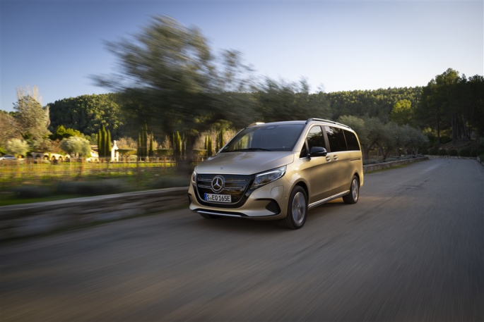 Tamamen elektrikli yeni Mercedes-Benz EQV, 4.785.000 TL’den başlayan fiyatlarla Türkiye’de satışa sunuldu.