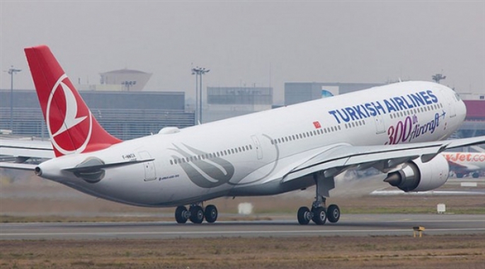 Türk Hava Yolları'nın İstanbul-Üsküp seferini yapan yolcu uçağı hava muhalefeti nedeniyle saatlerce havada tur atmak zorunda kaldı.