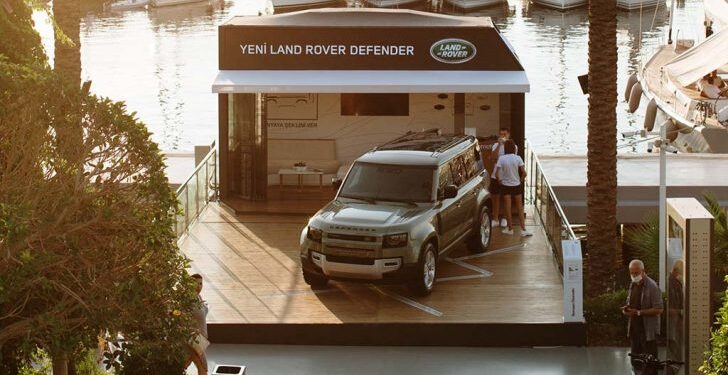 Yeni Land Rover Defender tutkunlarıyla buluşuyor